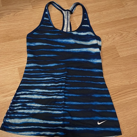 Two Nike Women’s tank tops size small - Dri-fit blue - Picture 7 of 8